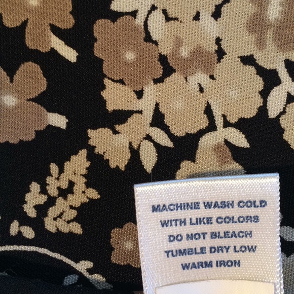 Old Navy Ladies 10 Skirt. Black Floral - Picture 6 of 6